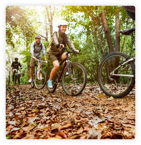 grupo en bici por el campo